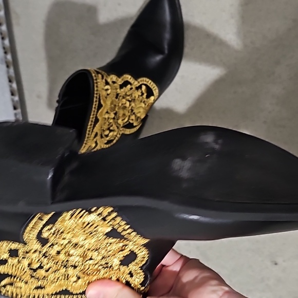 Black Pointed Toe Ankle Booties with lovely Western Embroidery - Picture 6 of 6